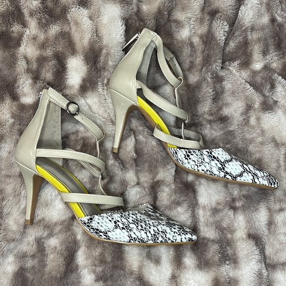 Aldo snake skin heels Size 8…. Good Condition! - Picture 2 of 9